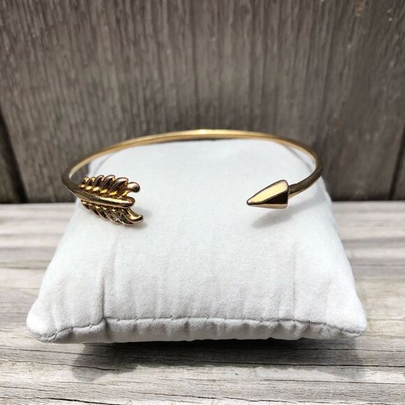 stella & dot | Gold Arrow Bangle Bracelet - Picture 1 of 3